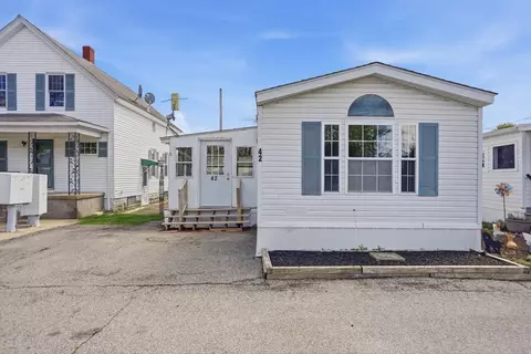 548 Kenyon Ave #42, Attleboro, MA 02703