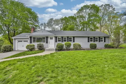 11 Gerry Rd, Lynnfield, MA 01940