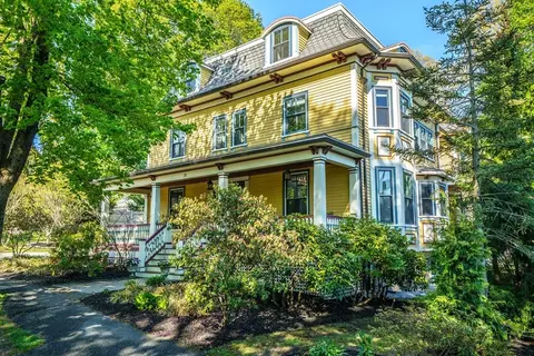 32 Chesley Rd, Newton, MA 02459