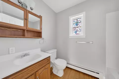 Bath - 165 Grant St, Fall River, MA 02721 photo 1 of 1