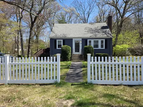 10 Marion St, Wilmington, MA 01887