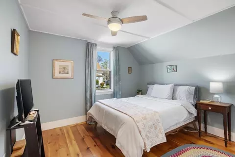Bedroom - 8 12 Myrtle Sq, Gloucester, MA 01930 photo 1 of 3