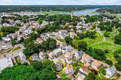 8 12 Myrtle Sq, Gloucester, MA 01930