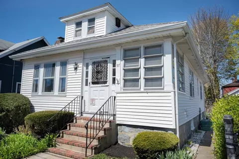 97 Cliff St, Quincy, MA 02169