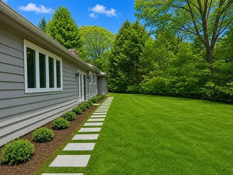Exterior - 7 Longmeadow Rd, Weston, MA 02493 photo 3 of 4