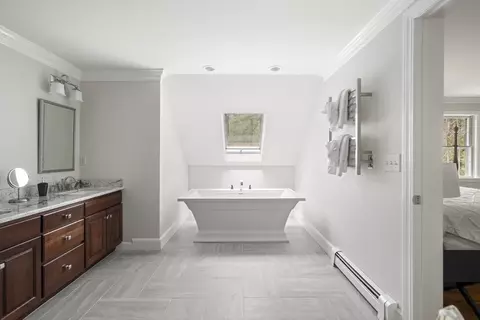 Bath - 1 Brewer Way, Hingham, MA 02043 photo 2 of 3