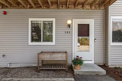 502 Park Pl #502, Raynham, MA 02767
