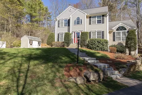 17 Foster Ct, Gardner, MA 01440