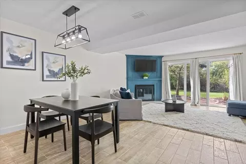 4 Apple Tree Hill Rd #4, Hopkinton, MA 01748