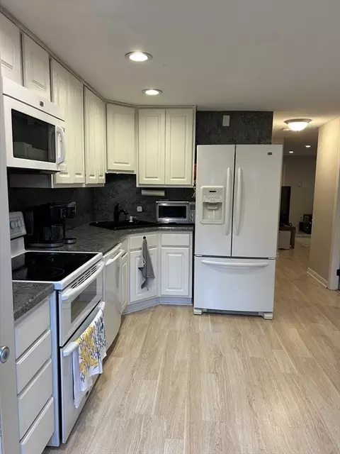 83 Nicholas Rd #D, Framingham, MA 01701 photo 4