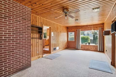 Living - 33 Druid Hill Rd, Springfield, MA 01129 photo 5 of 5