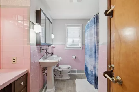 Bath - 33 Druid Hill Rd, Springfield, MA 01129 photo 2 of 3