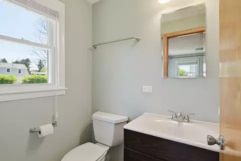 Bath - 33 Druid Hill Rd, Springfield, MA 01129 photo 3 of 3