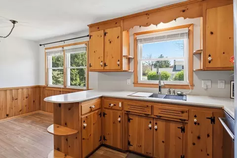 Kitchen - 33 Druid Hill Rd, Springfield, MA 01129 photo 4 of 7