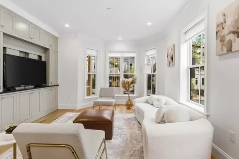 18 Tufts St #1, Cambridge, MA 02139