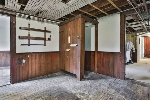 Entry Way - 34 Abbott St, Beverly, MA 01915 photo 4 of 5