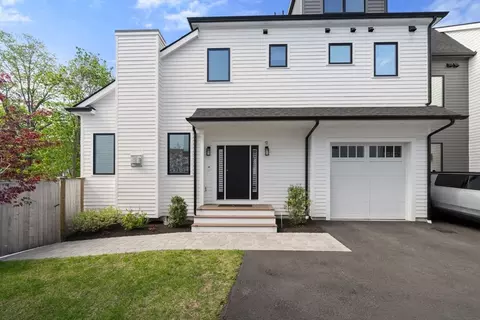 9 Johnson Pl #9, Auburndale, MA 02466
