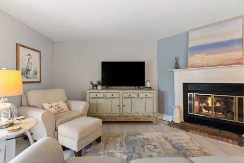 Living - 287 Ocean St #D2, Hyannis, MA 02601 photo 2 of 4