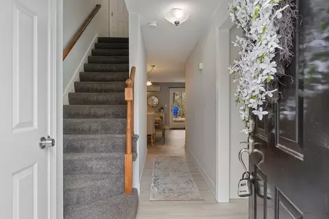 Entry Way - 287 Ocean St #D2, Hyannis, MA 02601 photo 2 of 3