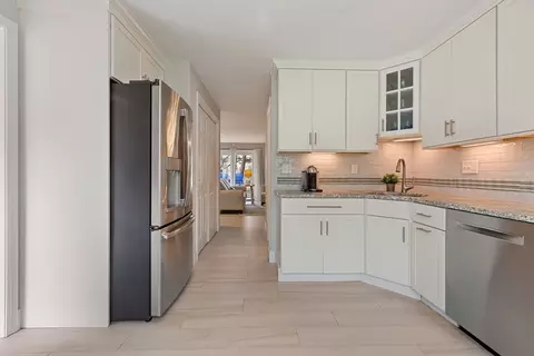 Kitchen - 287 Ocean St #D2, Hyannis, MA 02601 photo 6 of 6