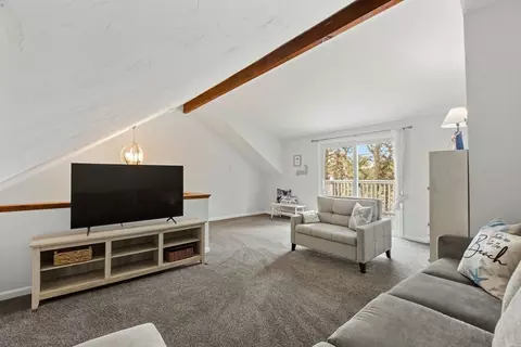 Living - 287 Ocean St #D2, Hyannis, MA 02601 photo 3 of 4
