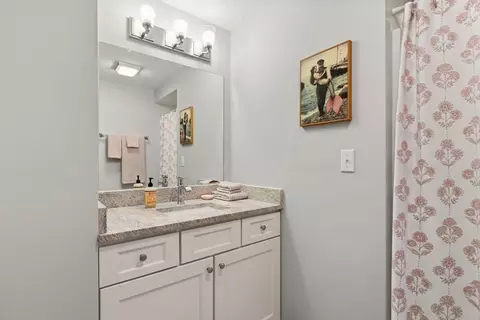 Bath - 287 Ocean St #D2, Hyannis, MA 02601 photo 1 of 3