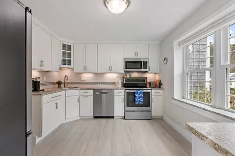 Kitchen - 287 Ocean St #D2, Hyannis, MA 02601 photo 2 of 6