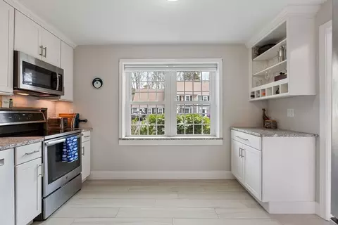 Kitchen - 287 Ocean St #D2, Hyannis, MA 02601 photo 3 of 6