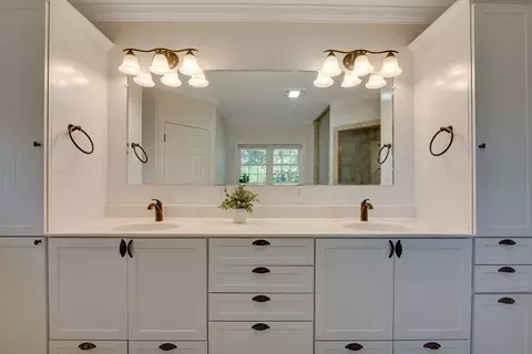 Bath - 5 Bretton Rd, Dover, MA 02030 photo 1 of 7