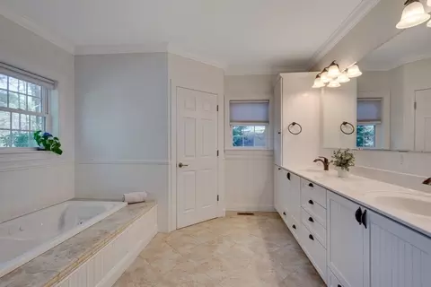 Bath - 5 Bretton Rd, Dover, MA 02030 photo 2 of 7
