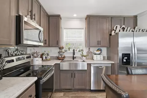 2 Forest Hills Dr # B, Palmer, MA 01069