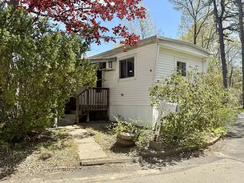 37 Grouse Dr, Chicopee, MA 01020 photo 1