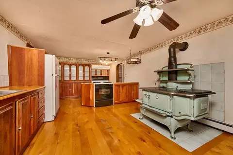 Kitchen - 363 Cooley St, Springfield, MA 01128 photo 3 of 4