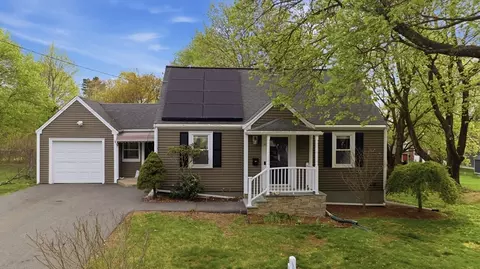 14 Lexington St, Franklin, MA 02038