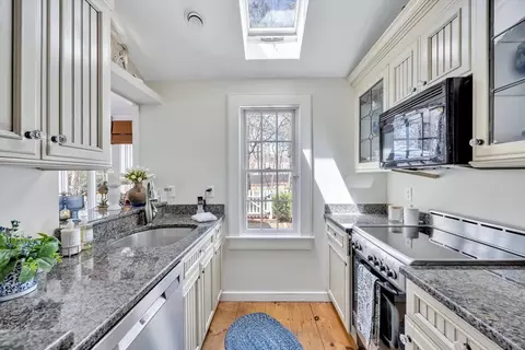 Kitchen - 28 Flying Cloud Cir #28, Mashpee, MA 02649 photo 1 of 2