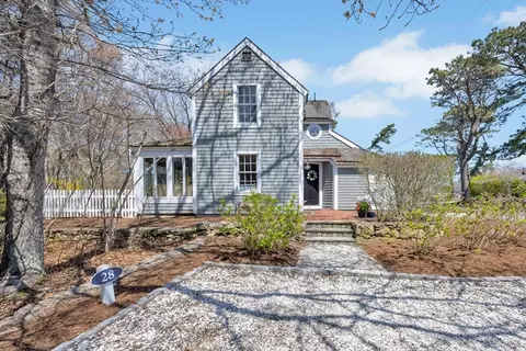 28 Flying Cloud Cir #28, Mashpee, MA 02649
