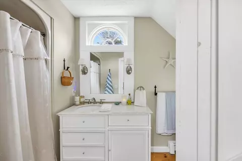 Bath - 28 Flying Cloud Cir #28, Mashpee, MA 02649 photo 2 of 4