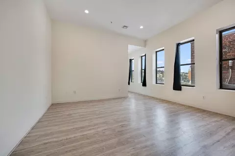 7 Central Sq #306, Lynn, MA 01901