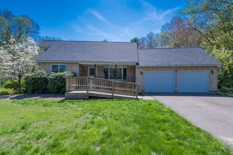 9 Park Dr, Wilbraham, MA 01095