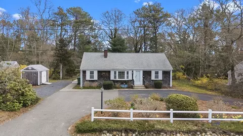 84 Hinckley Cir, Osterville, MA 02655