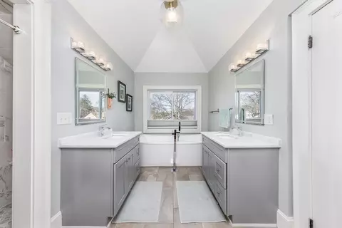 Bath - 26 Cedar St #2, Marblehead, MA 01945 photo 1 of 3