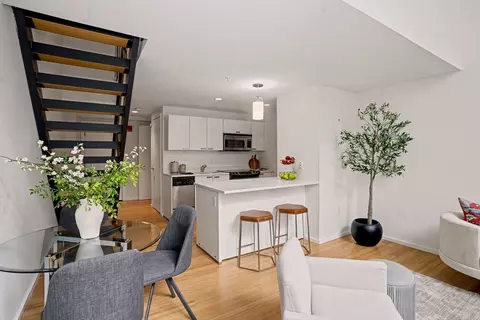 1 Earhart St #115, Cambridge, MA 02141