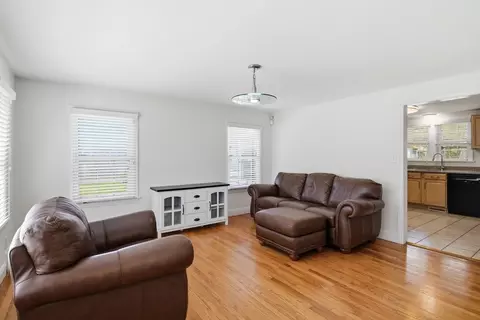 Living - 22 Rosedale Ave, Springfield, MA 01128 photo 2 of 4