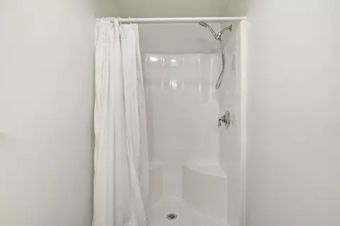 Bath - 22 Rosedale Ave, Springfield, MA 01128 photo 4 of 5