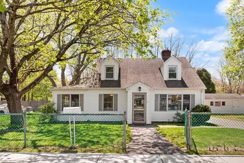 26 Alandale Pkwy, Norwood, MA 02062