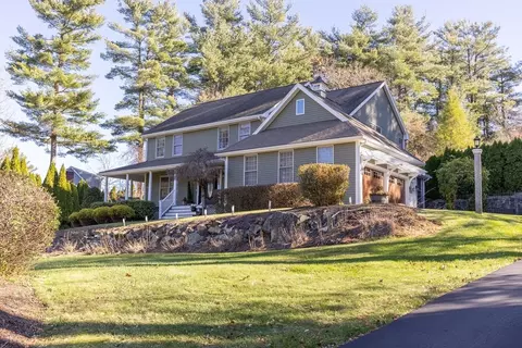 40 Blackberry Hill Rd, Wrentham, MA 02093