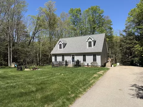 9 Lois Ln, Holland, MA 01521