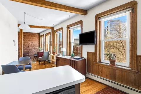 31 Snow Hill St #3, Boston, MA 02113