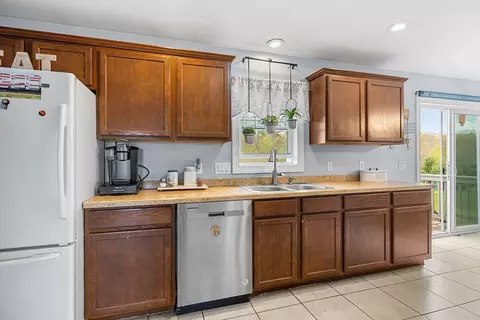 Kitchen - 3 Dominique Dr, Webster, MA 01570 photo 2 of 3