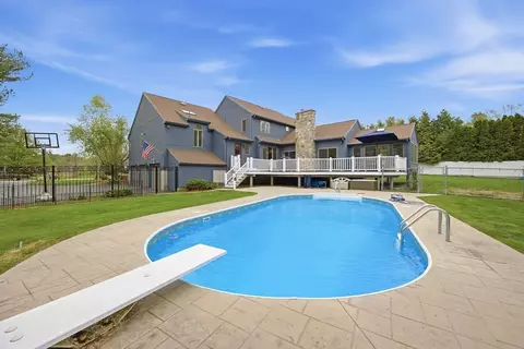 Exterior - 5 Powers Rd, Andover, MA 01810 photo 4 of 6